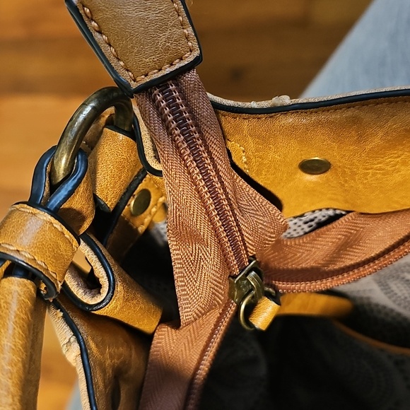 Moda Luxe Raven Hobo Brown Purse - Picture 7 of 9